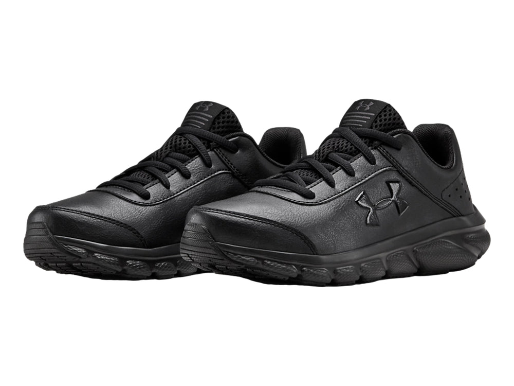 Zapato deportivo Under Armour color negro con logotipo lateral y suela a juego.