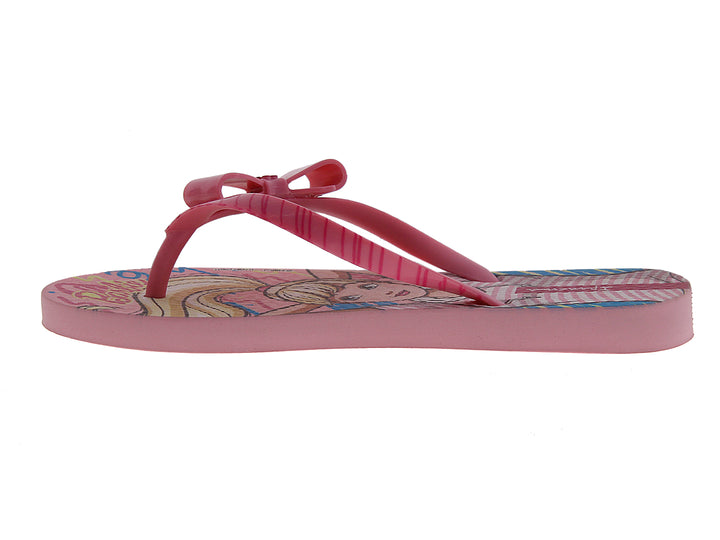 Sandalias rosas para niña con moño decorativo y estampado de Barbie en la plantilla.