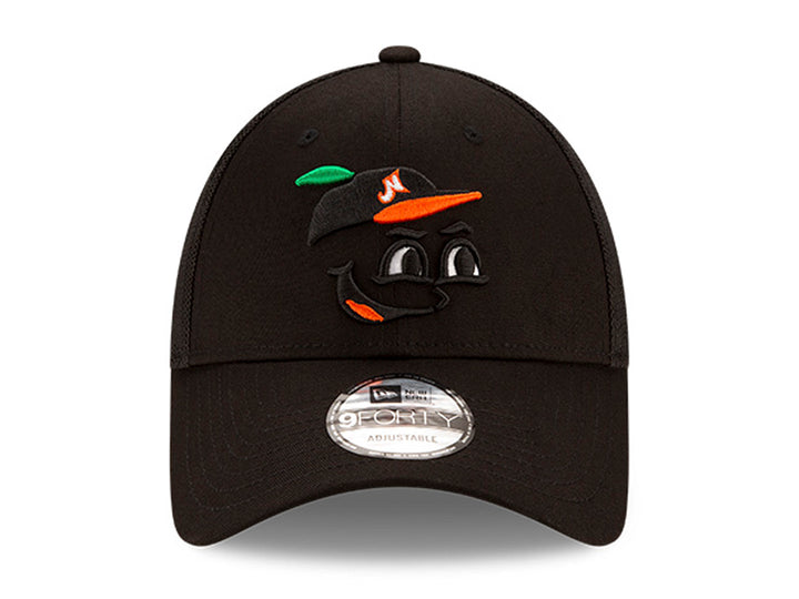 Gorra de béisbol New Era color negro con visera curva y parte posterior de malla.