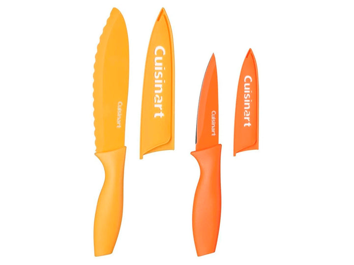 Set de tres cuchillos Cuisinart en colores morado, amarillo y naranja con sus respectivas fundas protectoras.