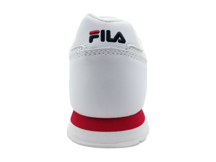 Tenis FILA CRESS blancos con una franja roja en la suela y logotipo lateral.