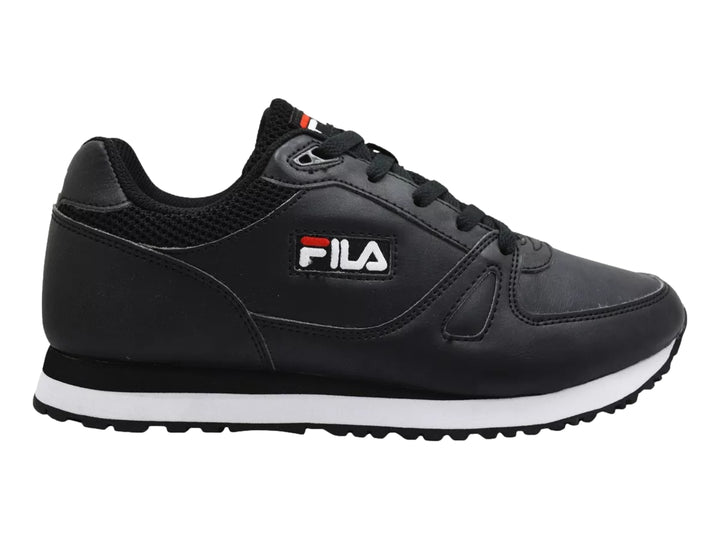 Tenis deportivos FILA de color negro con suela blanca y logotipo lateral.
