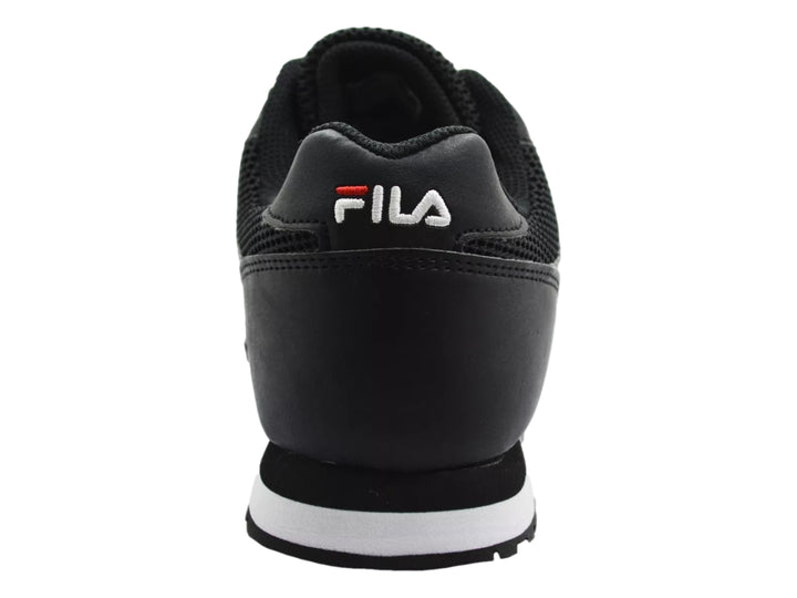 Tenis deportivos FILA de color negro con suela blanca y logotipo lateral.