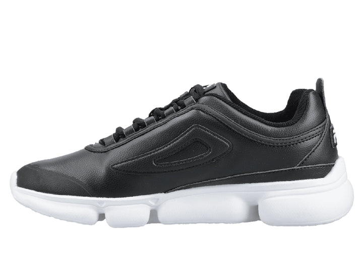 Tenis FILA negros con suela blanca gruesa y diseño deportivo.