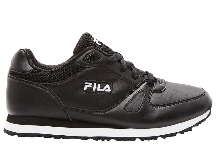 Tenis deportivos FILA color negro con suela blanca y logotipo blanco en el costado.