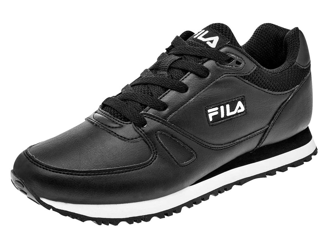 Tenis deportivos FILA color negro con suela blanca y logotipo blanco en el costado.