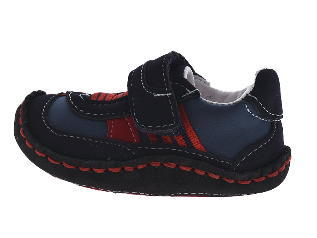Zapatos para bebé color azul índigo con detalles en rojo y cierre de velcro.