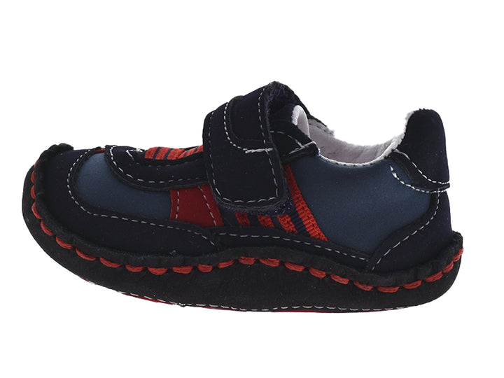 Zapatos para bebé color azul índigo con detalles en rojo y cierre de velcro.