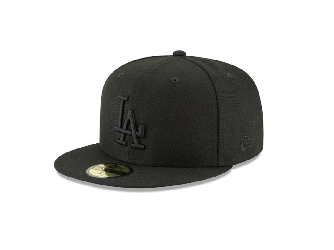 Gorra New Era MLB Basic color negro con logo de Los Angeles Dodgers bordado y visera plana.