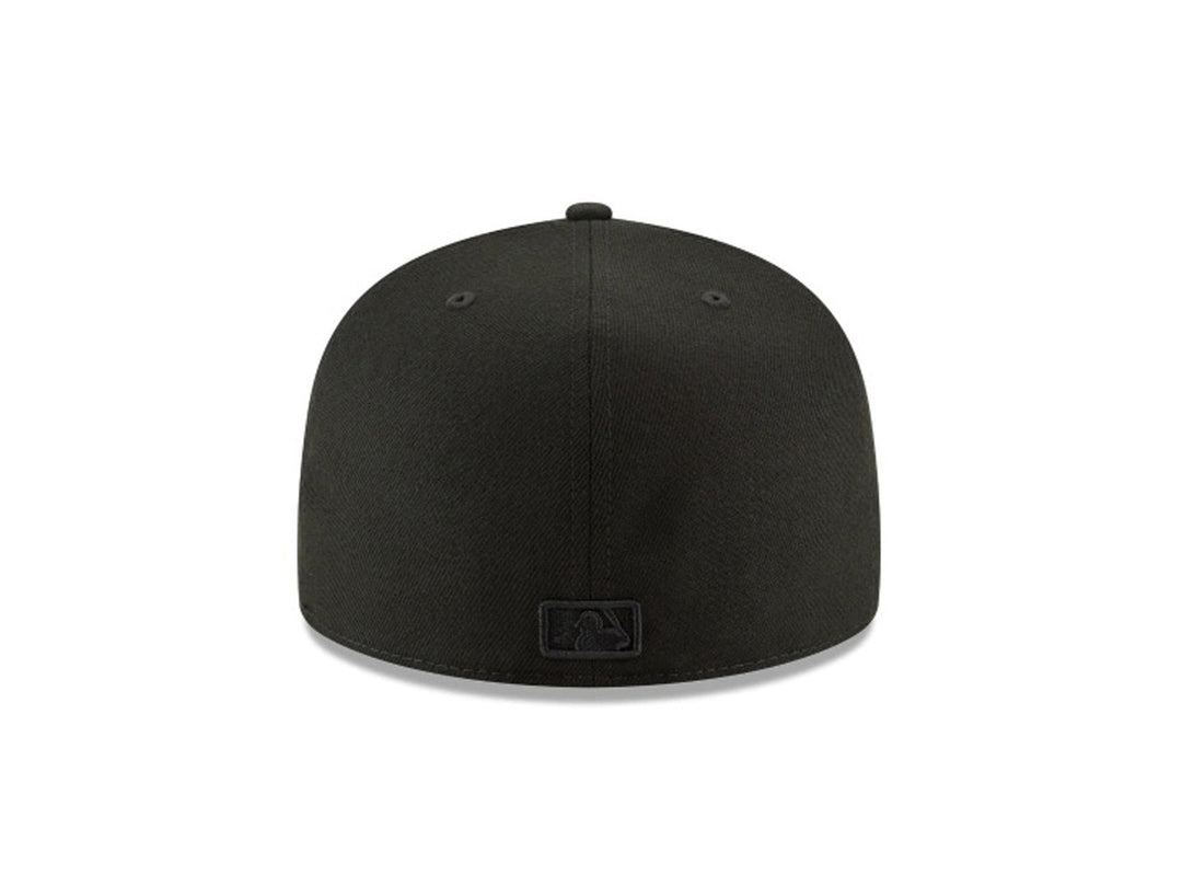 Gorra New Era MLB Basic color negro con logo de Los Angeles Dodgers bordado y visera plana.