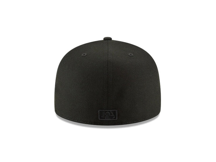 Gorra New Era MLB Basic color negro con logo de Los Angeles Dodgers bordado y visera plana.