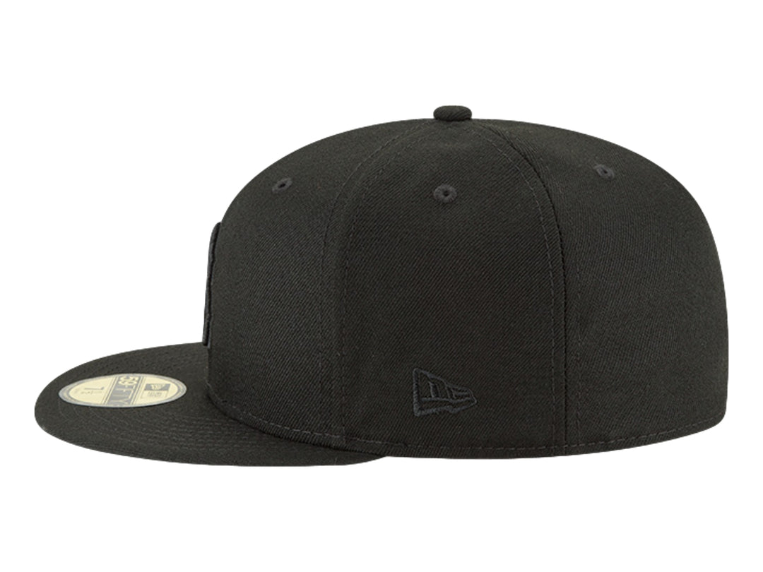 Gorra de béisbol New Era color negro con visera plana y logotipo bordado de Boston Red Sox.