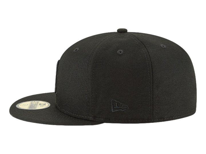 Gorra de béisbol New Era color negro con visera plana y logotipo bordado de Boston Red Sox.