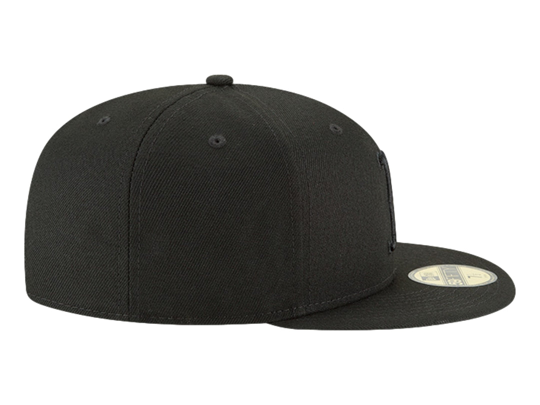 Gorra de béisbol New Era color negro con visera plana y logotipo bordado de Boston Red Sox.