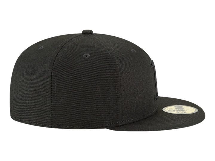 Gorra de béisbol New Era color negro con visera plana y logotipo bordado de Boston Red Sox.