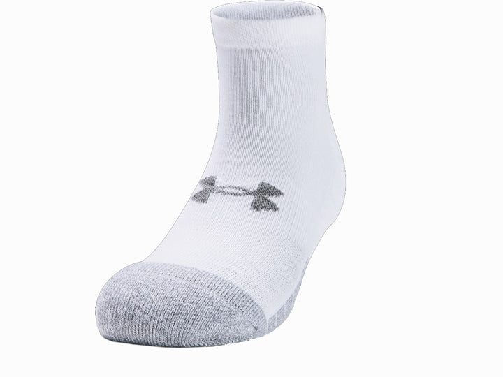 Calcetín deportivo Under Armour color blanco con punta y talón en color gris acero.