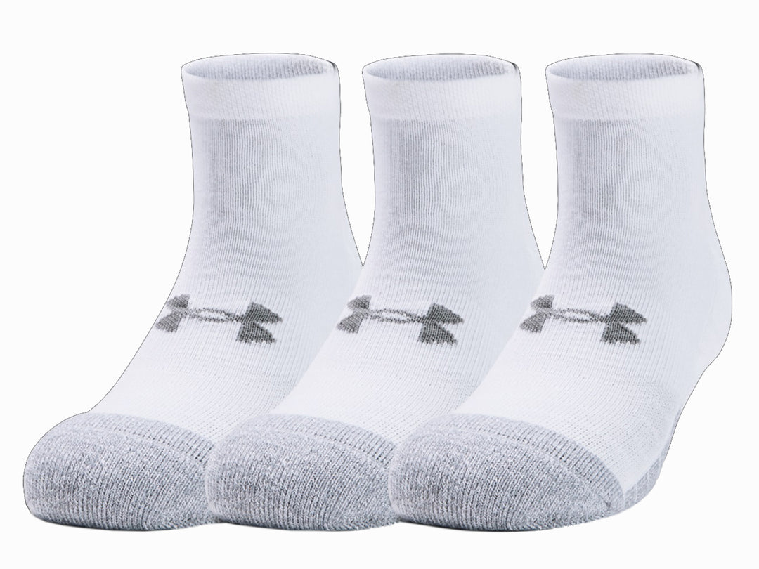 Calcetín deportivo Under Armour color blanco con punta y talón en color gris acero.