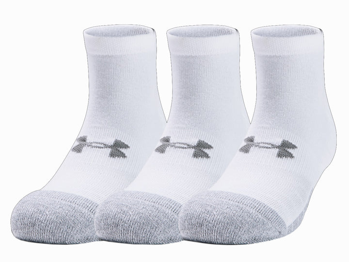 Calcetín deportivo Under Armour color blanco con punta y talón en color gris acero.