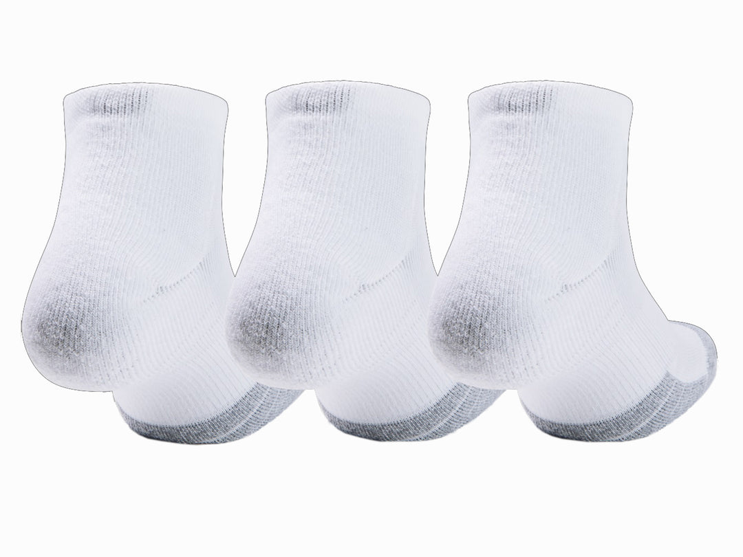 Calcetín deportivo Under Armour color blanco con punta y talón en color gris acero.