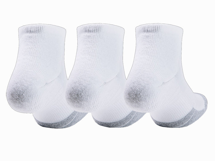 Calcetín deportivo Under Armour color blanco con punta y talón en color gris acero.