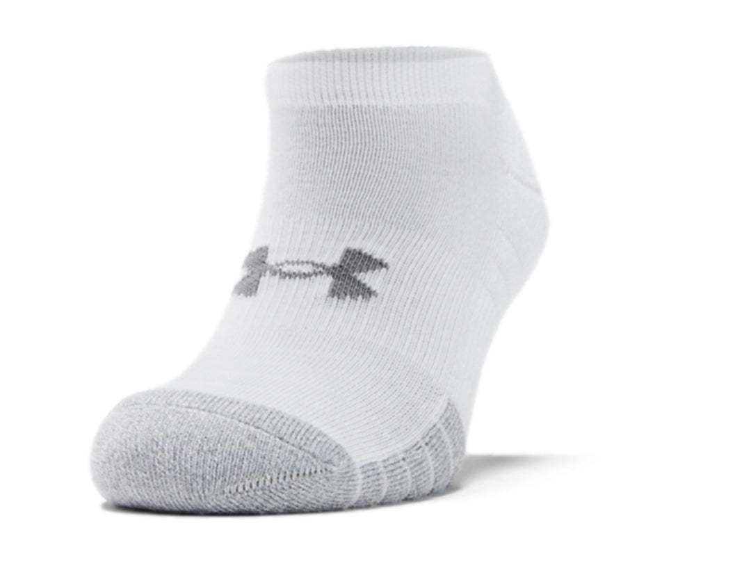 Set de tres calcetines Under Armour blancos con punta gris y logotipo gris en el empeine.