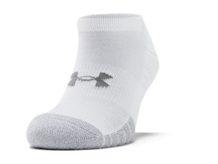Set de tres calcetines Under Armour blancos con punta gris y logotipo gris en el empeine.