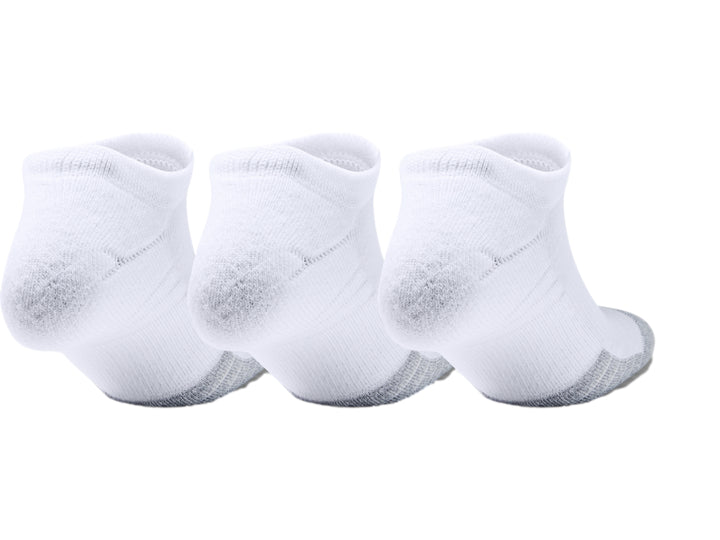 Set de tres calcetines Under Armour blancos con punta gris y logotipo gris en el empeine.