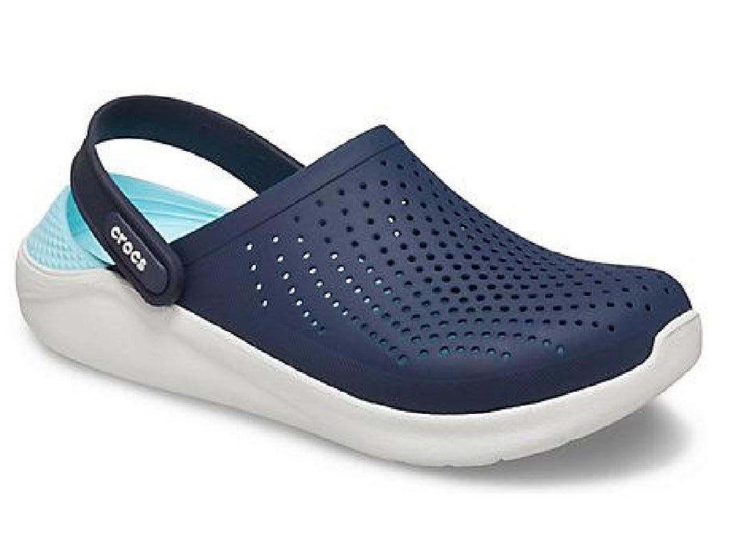 Zuecos Crocs LiteRide para mujer en color azul marino con suela blanca y correa ajustable