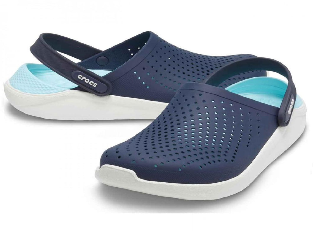 Zuecos Crocs LiteRide para mujer en color azul marino con suela blanca y correa ajustable