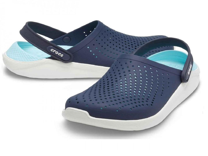 Zuecos Crocs LiteRide para mujer en color azul marino con suela blanca y correa ajustable