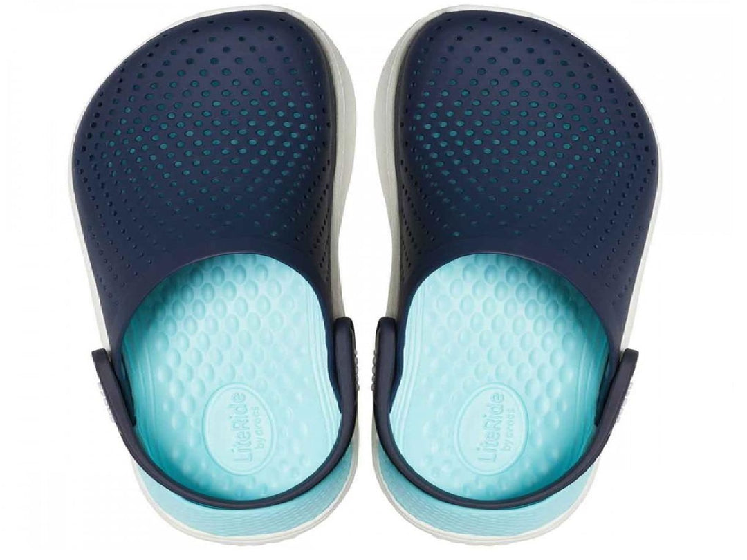 Zuecos Crocs LiteRide para mujer en color azul marino con suela blanca y correa ajustable