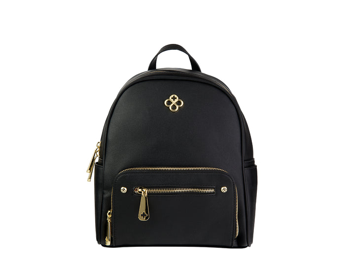 Mochila negra de Jaime Ibiza con herrajes y logotipo en color dorado, diseño liso y bolsillo frontal con cierre.