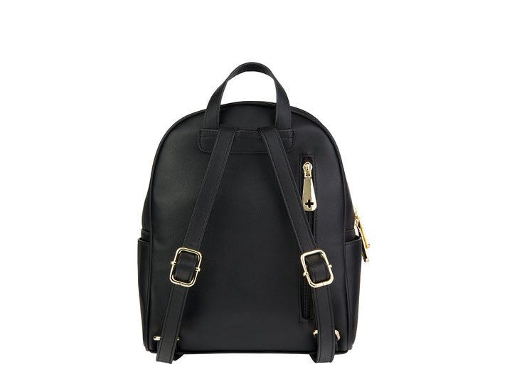 Mochila negra de Jaime Ibiza con herrajes y logotipo en color dorado, diseño liso y bolsillo frontal con cierre.
