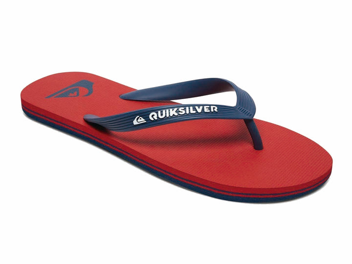 Sandalias Quiksilver en colores rojo y azul con diseño plano y casual.