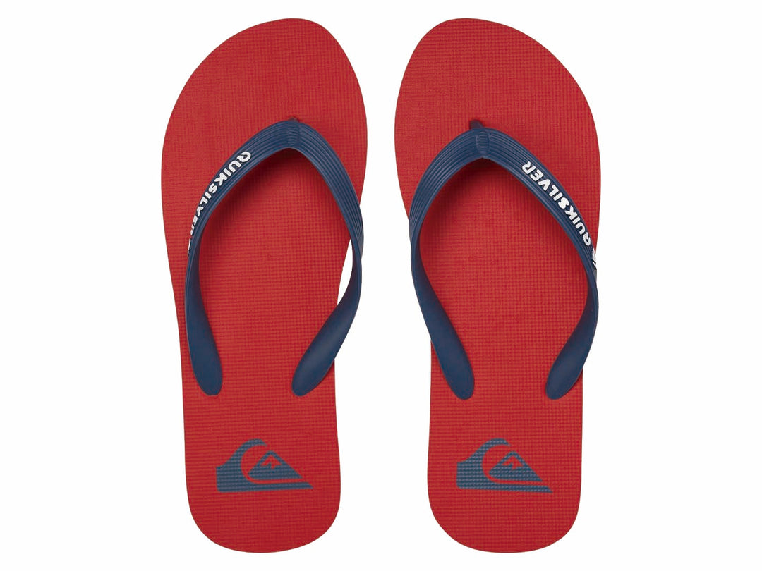 Sandalias Quiksilver en colores rojo y azul con diseño plano y casual.