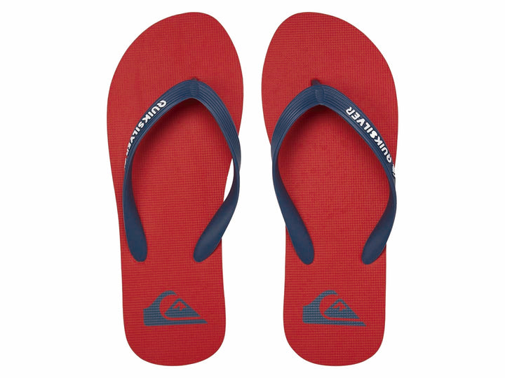 Sandalias Quiksilver en colores rojo y azul con diseño plano y casual.