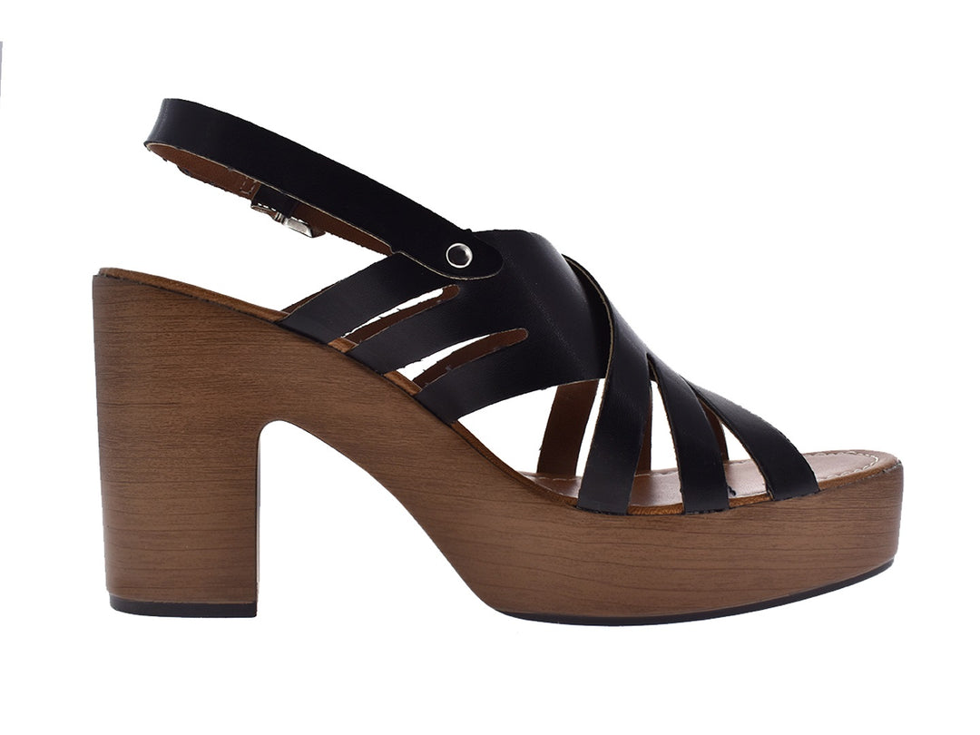 Sandalias negras de plataforma con tacón grueso color madera y correas con hebilla para mujer.