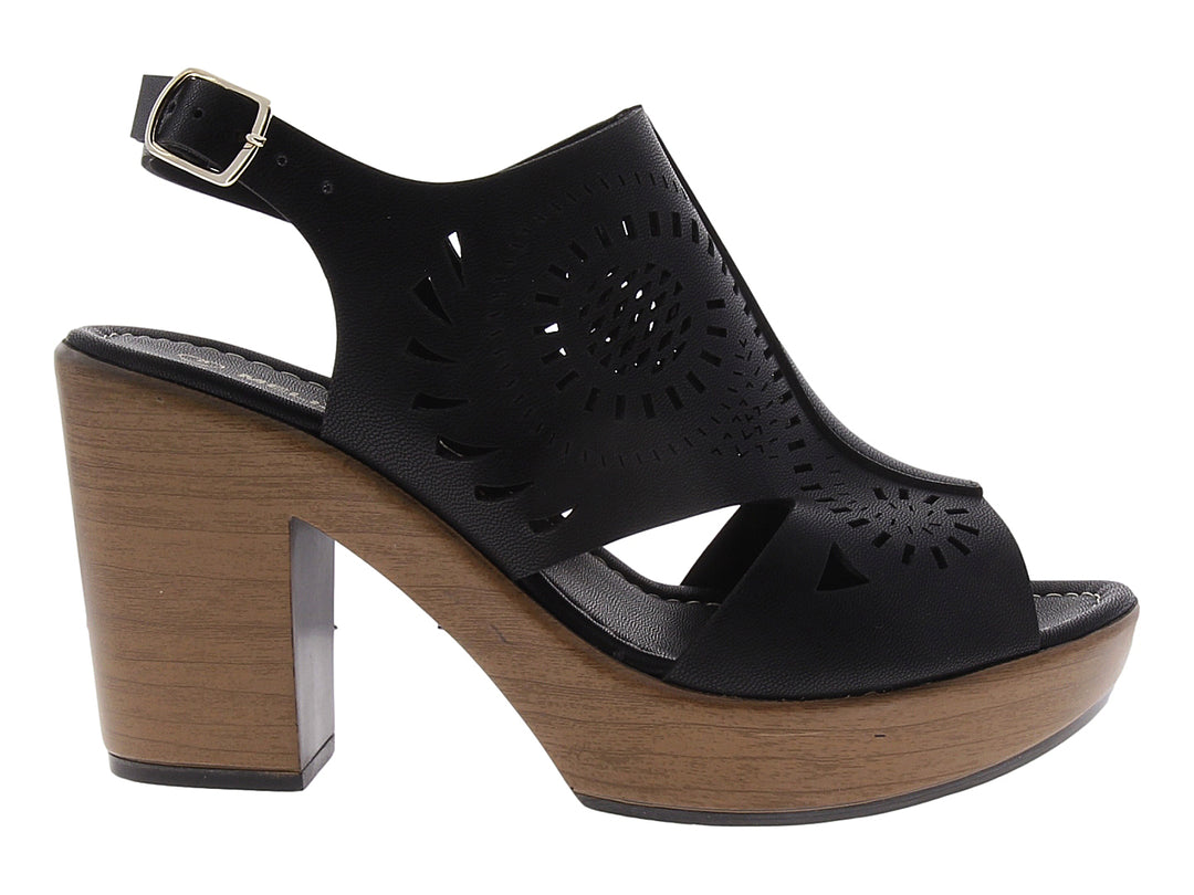 Sandalia negra para mujer con tacón y plataforma de madera y detalles calados.