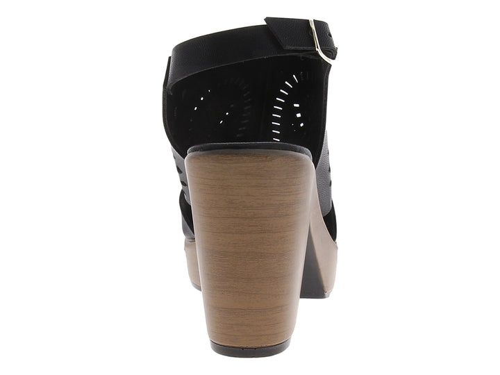 Sandalia negra para mujer con tacón y plataforma de madera y detalles calados.