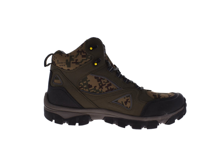 Bota deportiva color verde militar con patrón de camuflaje y suela negra robusta.