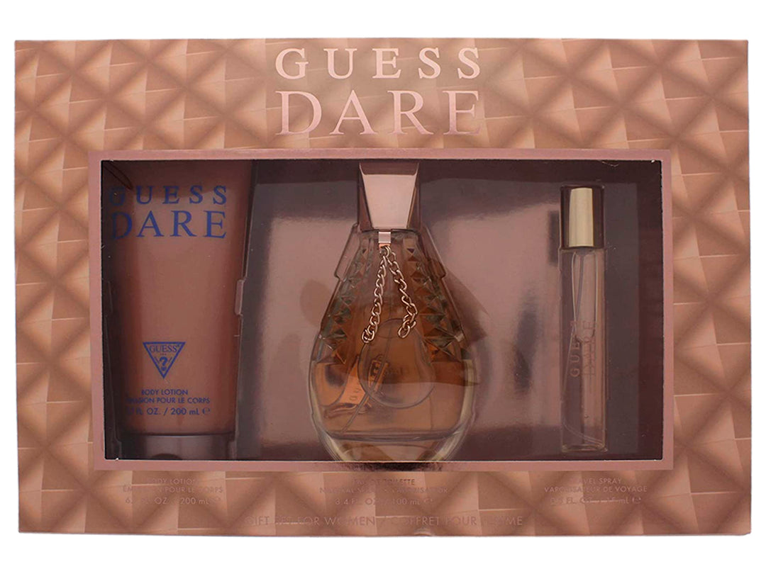 Set de fragancias Guess Dare para Mujer que incluye perfume, loción y spray de viaje en caja color beige.
