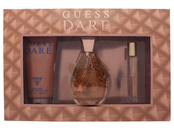 Set de fragancias Guess Dare para Mujer que incluye perfume, loción y spray de viaje en caja color beige.