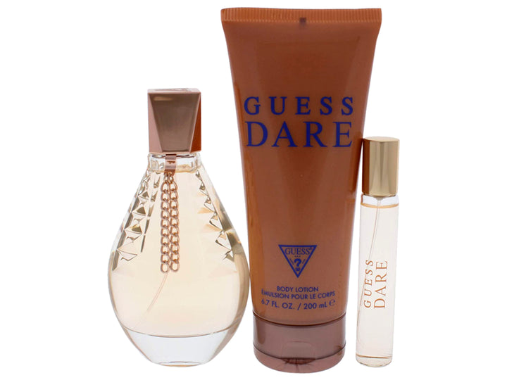 Set de fragancias Guess Dare para Mujer que incluye perfume, loción y spray de viaje en caja color beige.