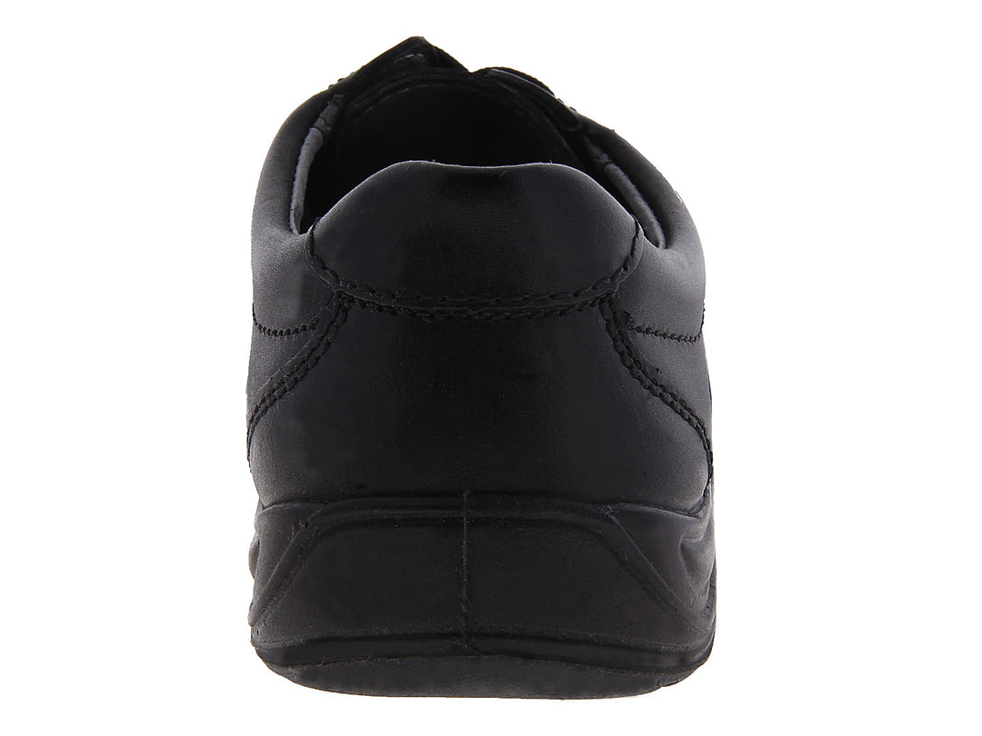 Zapato negro de cuero para niño con cordones, estilo elegante.