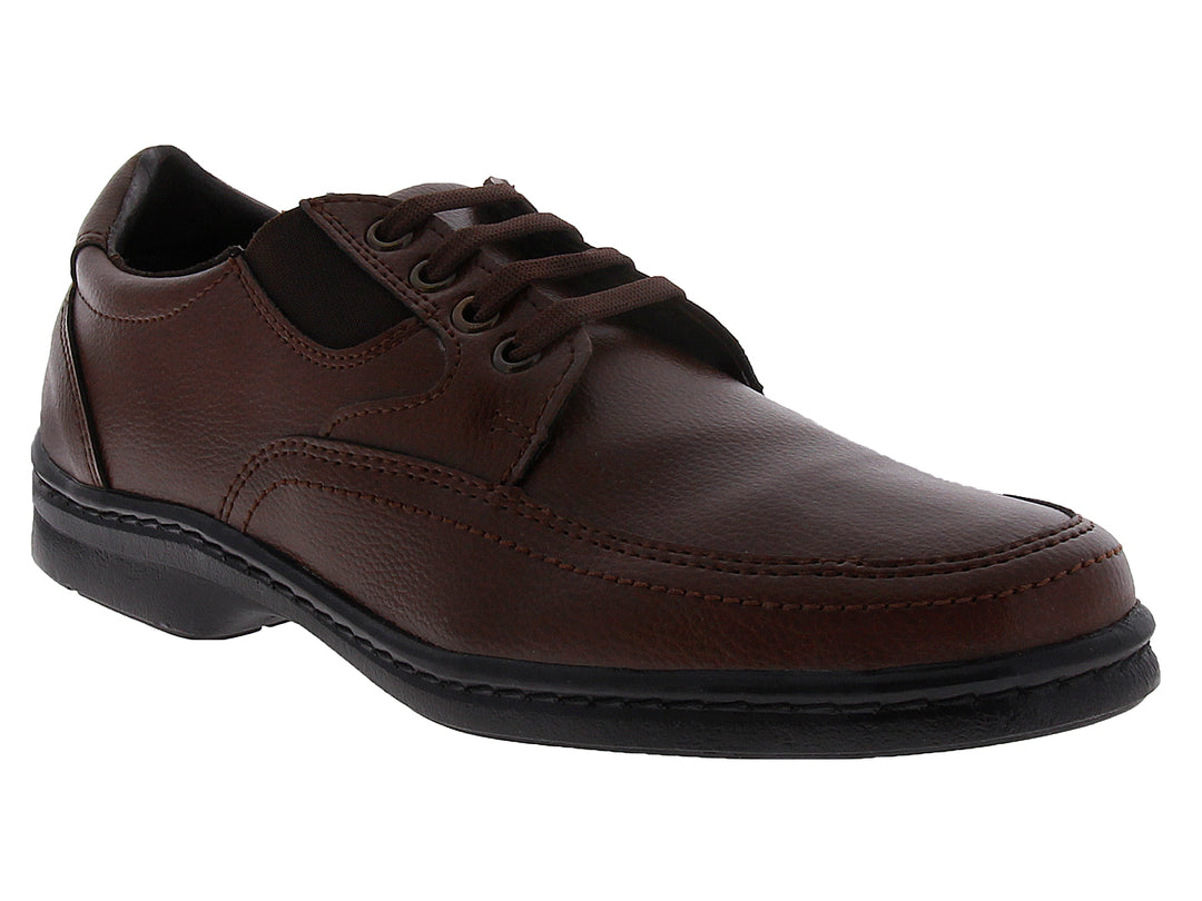 Zapato casual para hombre color café con cordones y suela negra.
