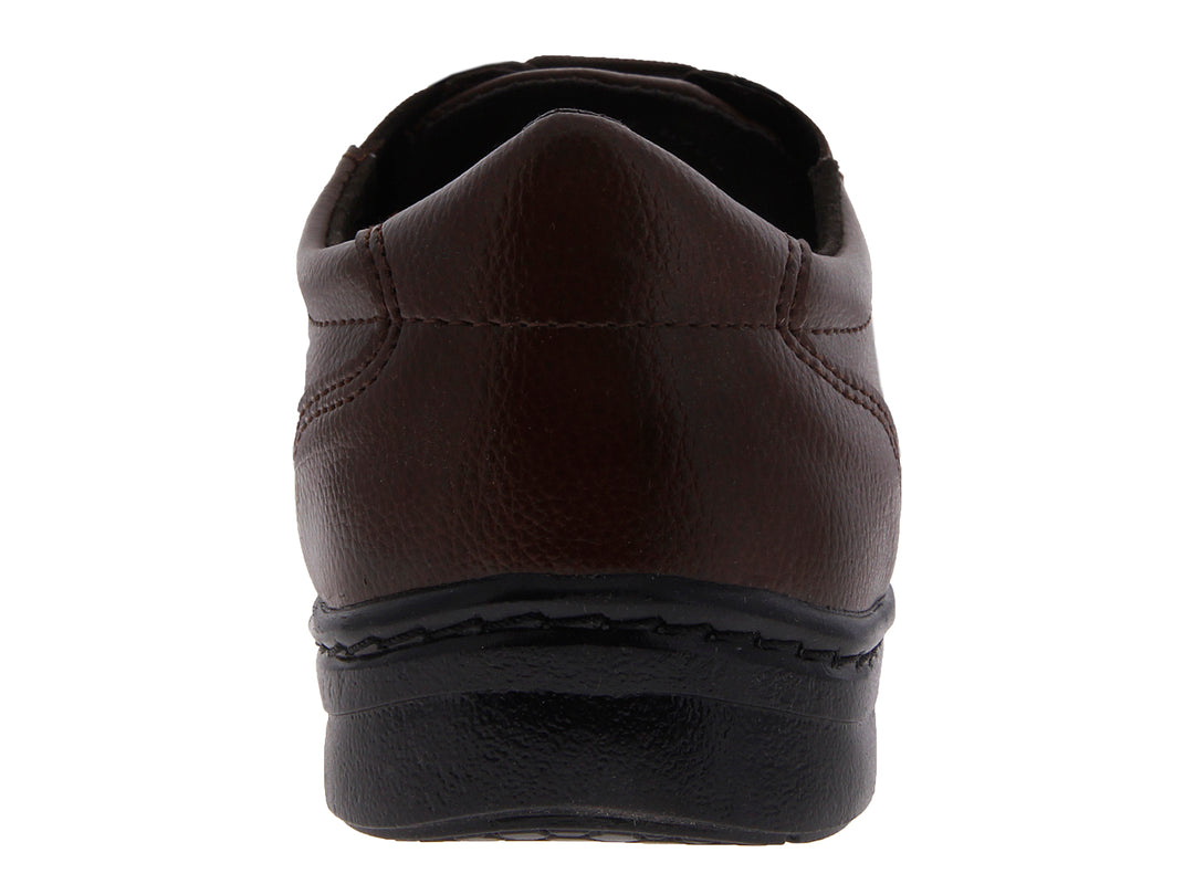 Zapato casual para hombre color café con cordones y suela negra.