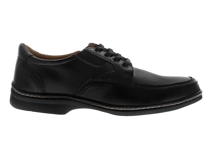 Zapato casual negro con cordones y costuras blancas decorativas en la suela.