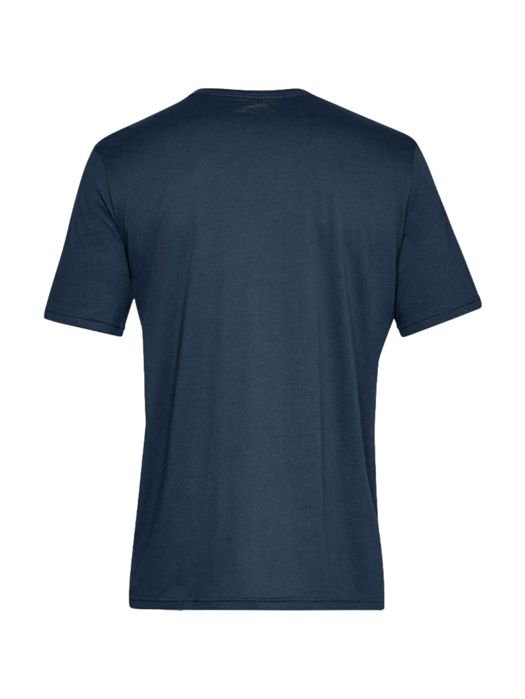 Hombre vistiendo playera deportiva Under Armour de color azul marino con logo negro en el pecho.