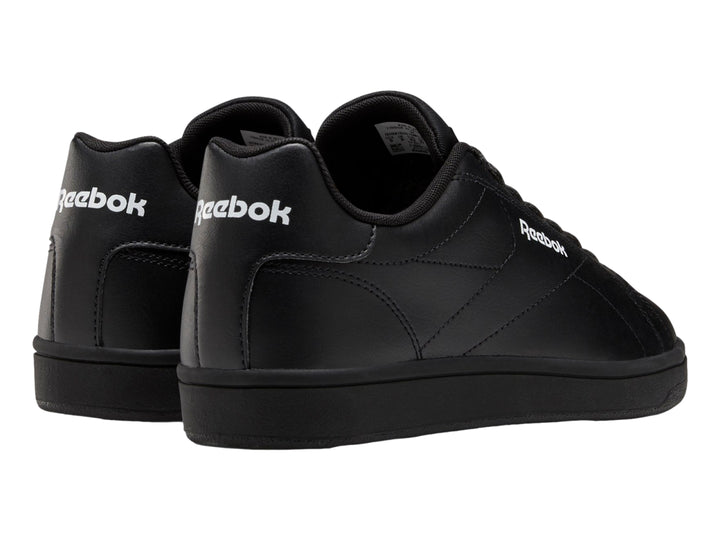Tenis Reebok color negro con suela plana y diseño deportivo de corte bajo.