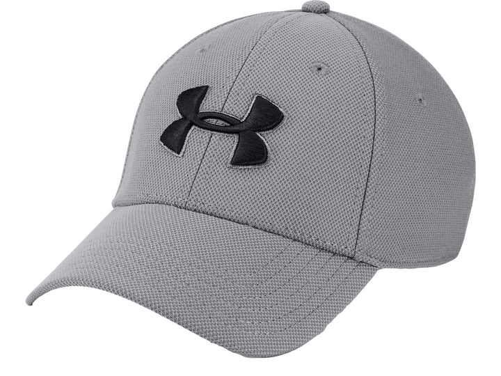 Gorra Under Armour color gris grafito con logotipo negro frontal.